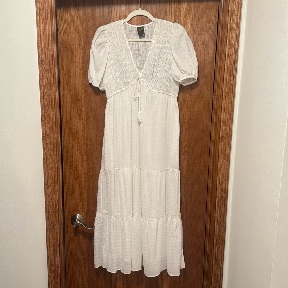 NWT, Taylor White Maxi Dress, size 6
